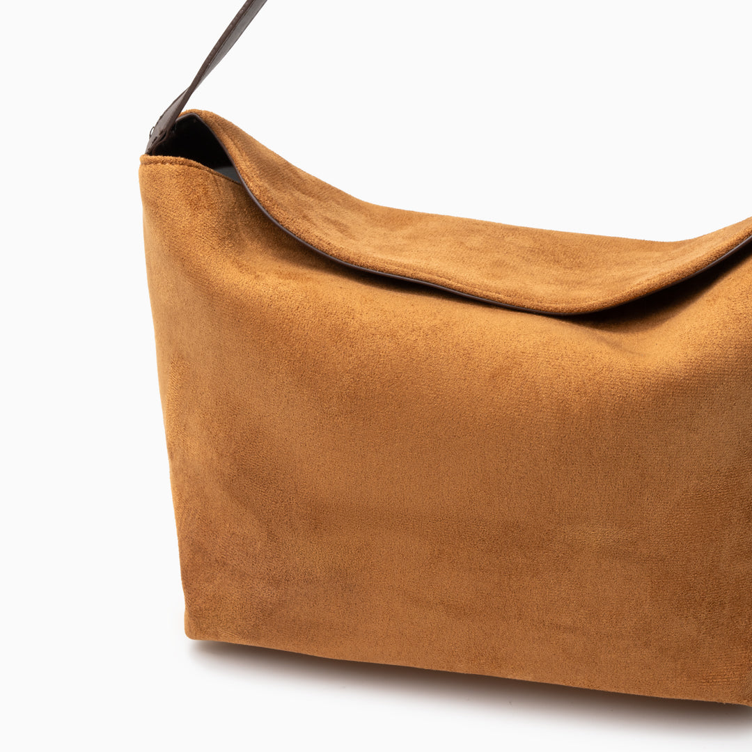 Mockaväska i Tidlös Design – Mjuk & Rymlig Handväska med Kontrastdetalj, 25,5x13x20 cm Handväskor Velinoro