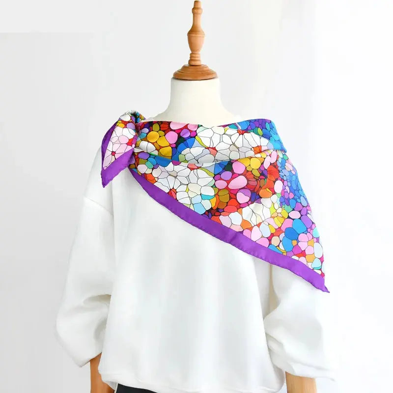 Lila Sidenscarf 90×90 i Twillsiden – Handrullad & Tryckt | Velinoro Scarves Ali