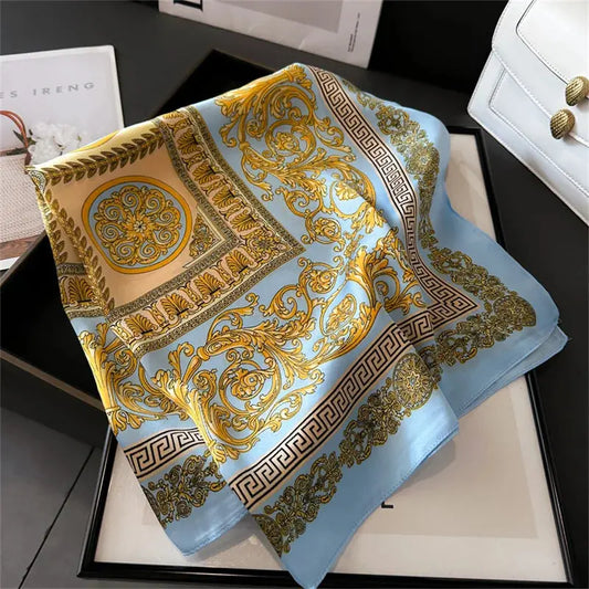Kvadratisk Silkescarf med Tryckt Mönster – Elegant Accessoar för Dam - Velinoro.com