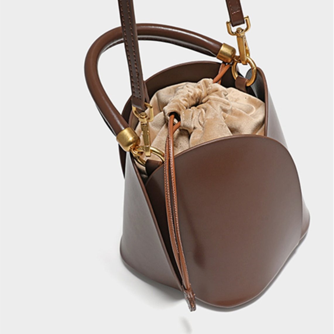 Rosformad Bucket Bag i Mikrofiberläder – Hjärtformad Stängning, 15x15x15 cm Handväskor Velinoro