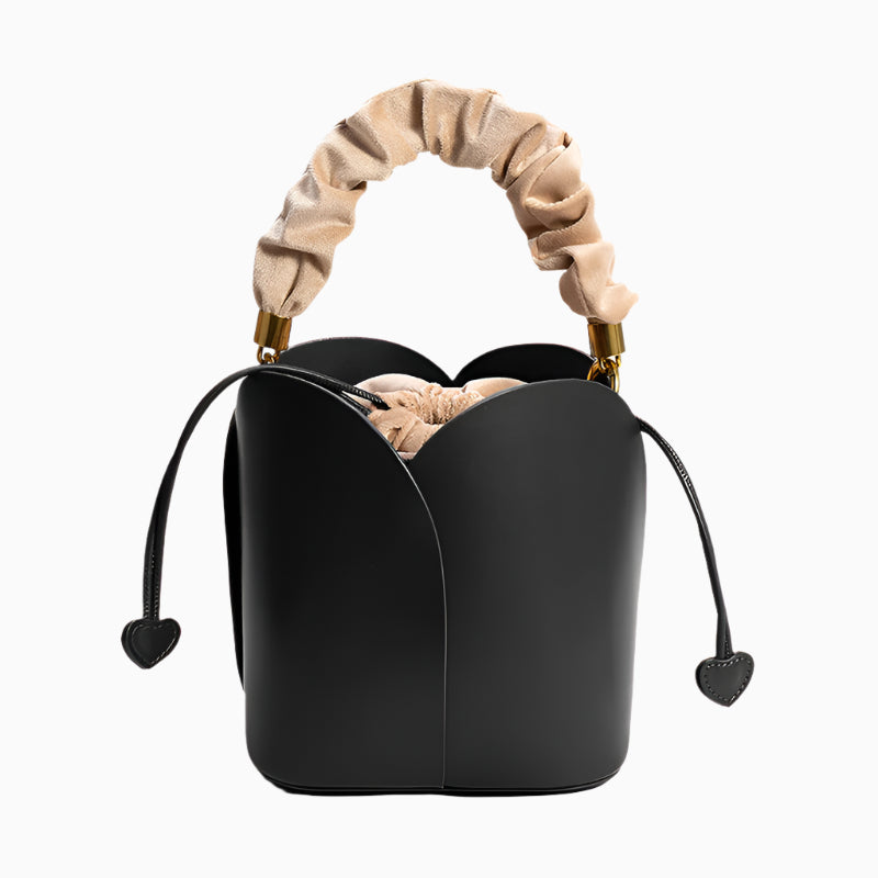 Rosformad Bucket Bag i Mikrofiberläder – Hjärtformad Stängning, 15x15x15 cm Handväskor Velinoro Svart